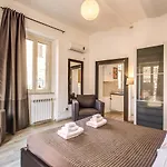 Lovely Apartment With Balcony In Campo De\' Fiori