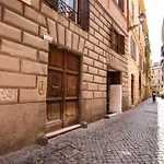 Lovely Apartment With Balcony In Campo De\' Fiori