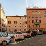 Campo De Fiori Stylish Apartment