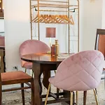 Bigfamilyflats - Coliseum Apartment
