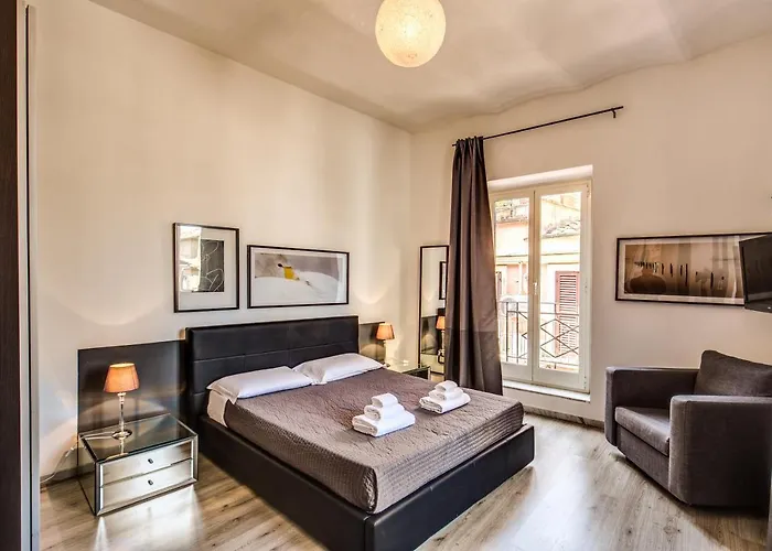 Lovely Apartment With Balcony In Campo De\' Fiori