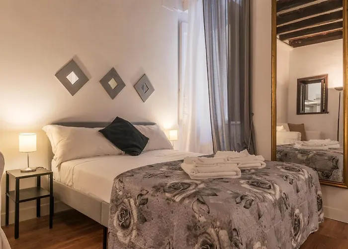 Fori Imperiali Elegant Apartment