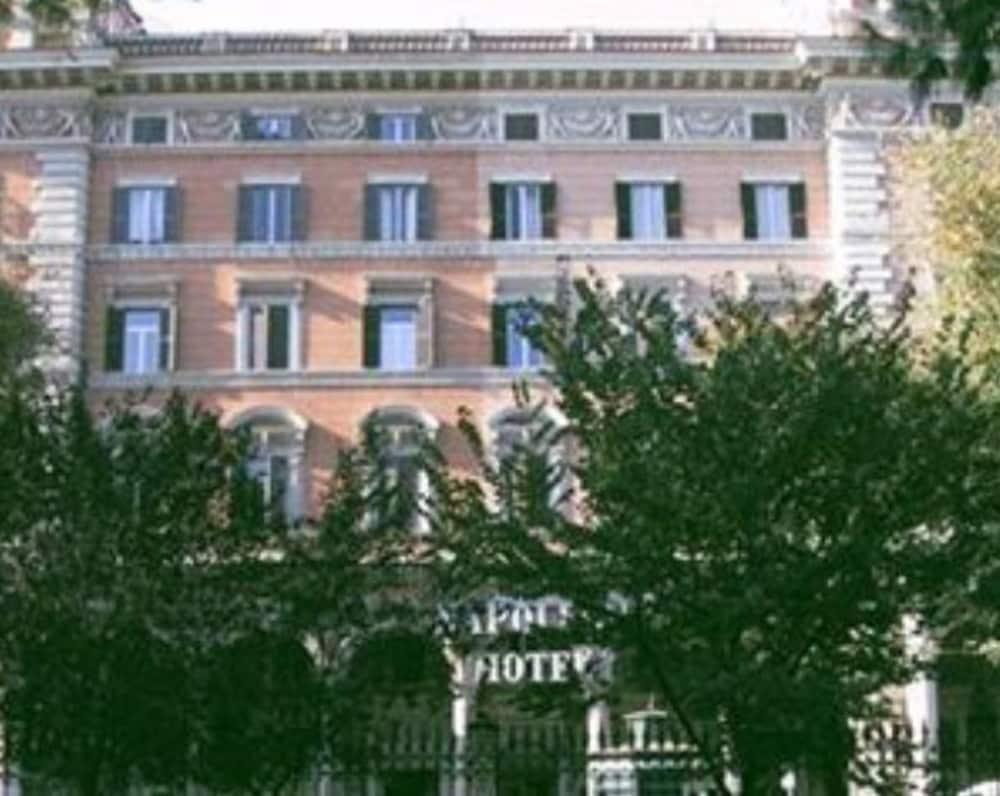 Hotel Napoleon 4*