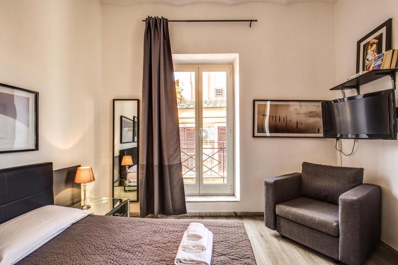 Lovely With Balcony In Campo De' Fiori *