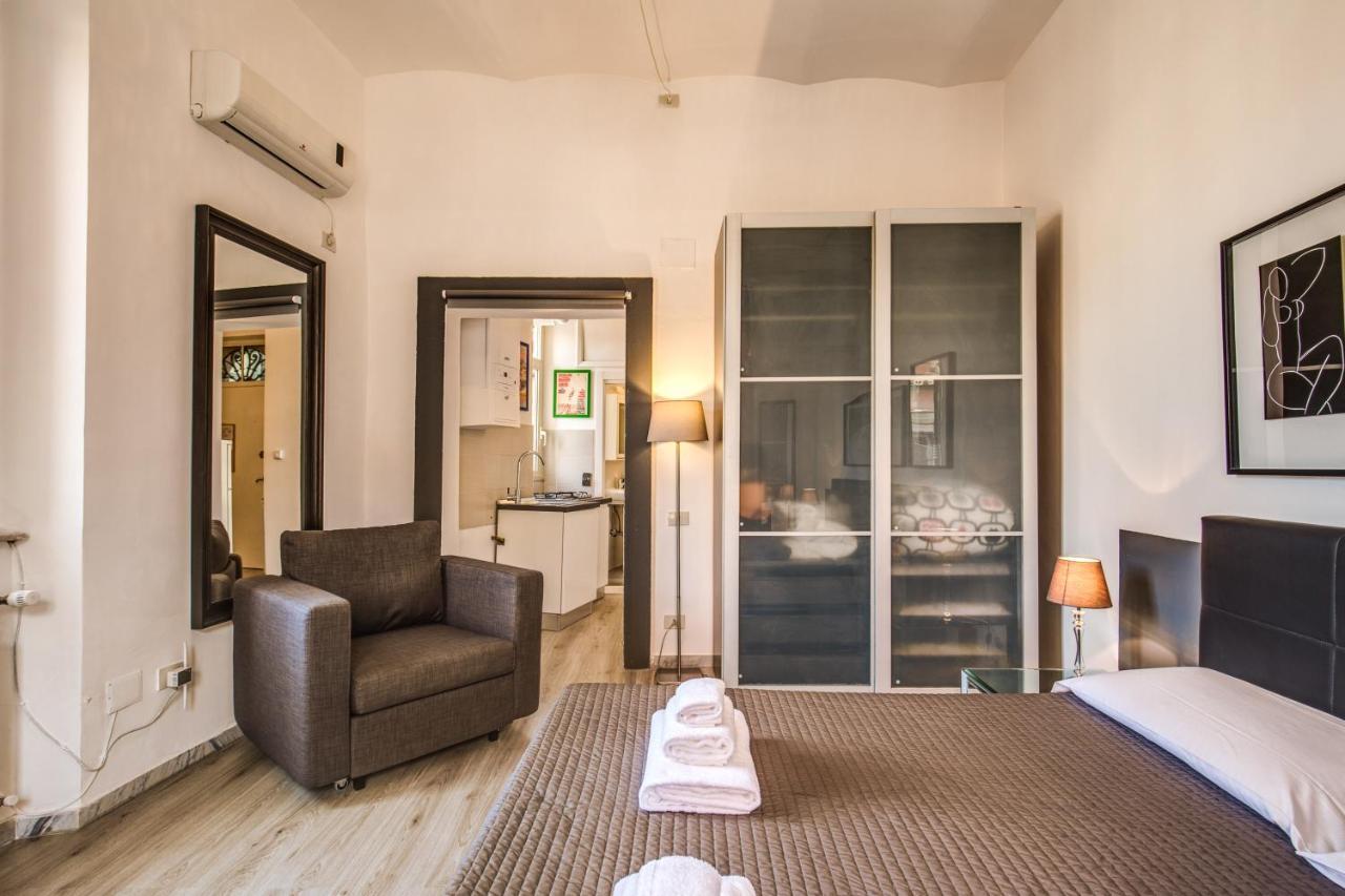 Lovely With Balcony In Campo De' Fiori Apartment *