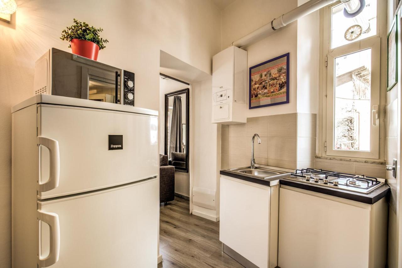 Lovely With Balcony In Campo De' Fiori Apartment