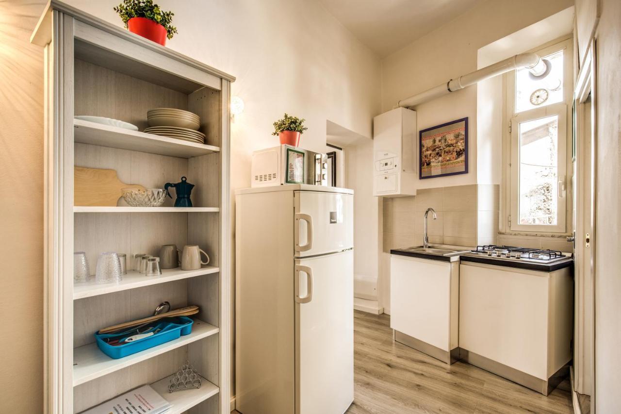 Lovely With Balcony In Campo De' Fiori