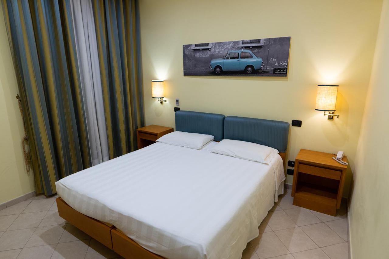 Crosti Hotel