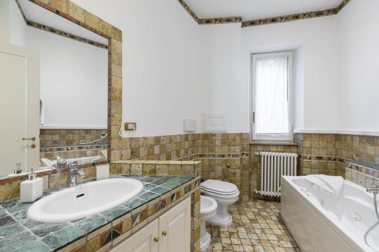Queenavona Apartment