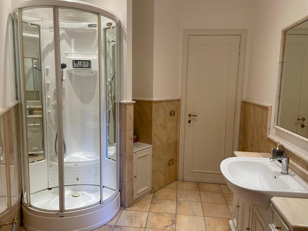 Queenavona Apartment