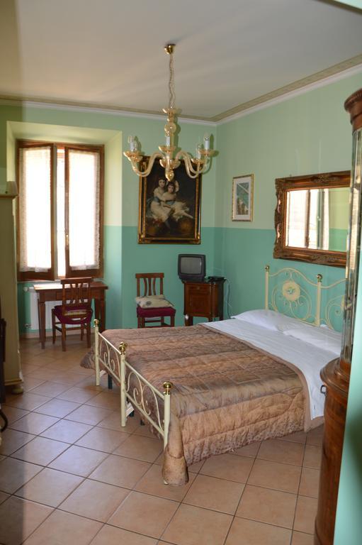 Bed & Breakfast Walls 3*