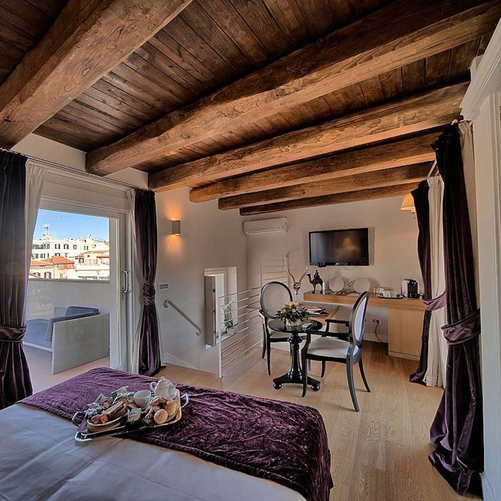 Trevi Palace Luxury Hotel Rom