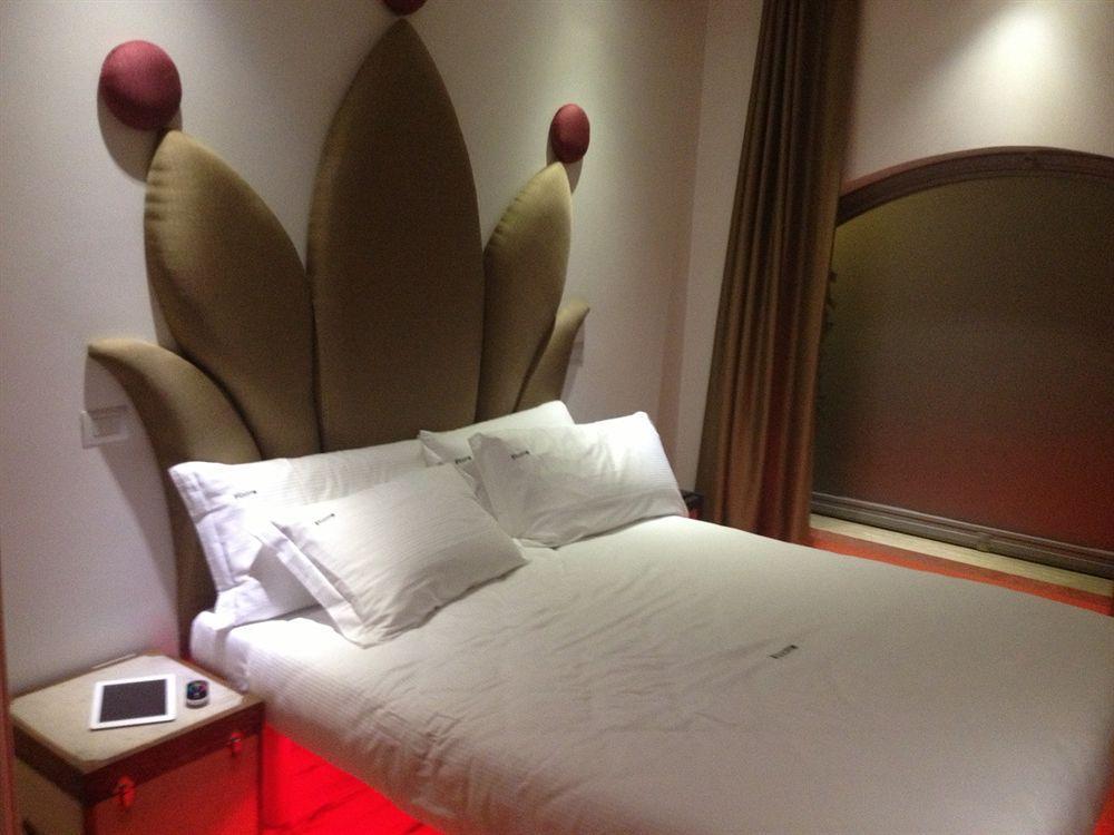 Irooms Forum & Colosseum