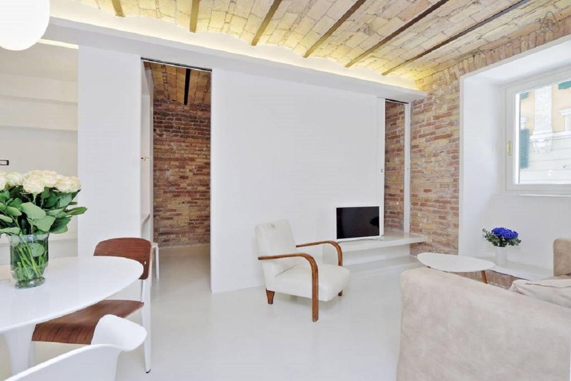 Ych-charming Flat Near Colosseum *