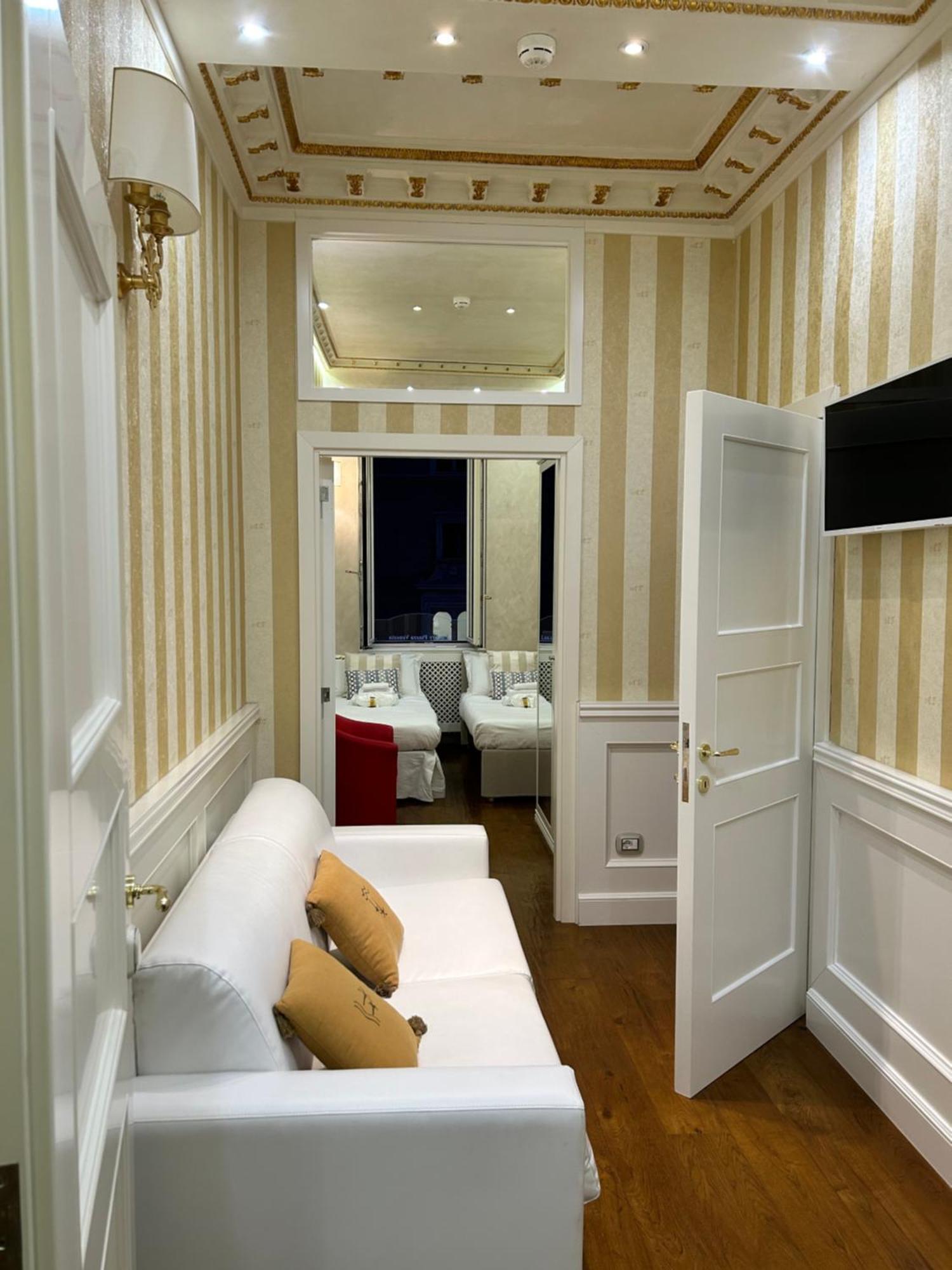 Piazza Venezia Luxury Pensión *