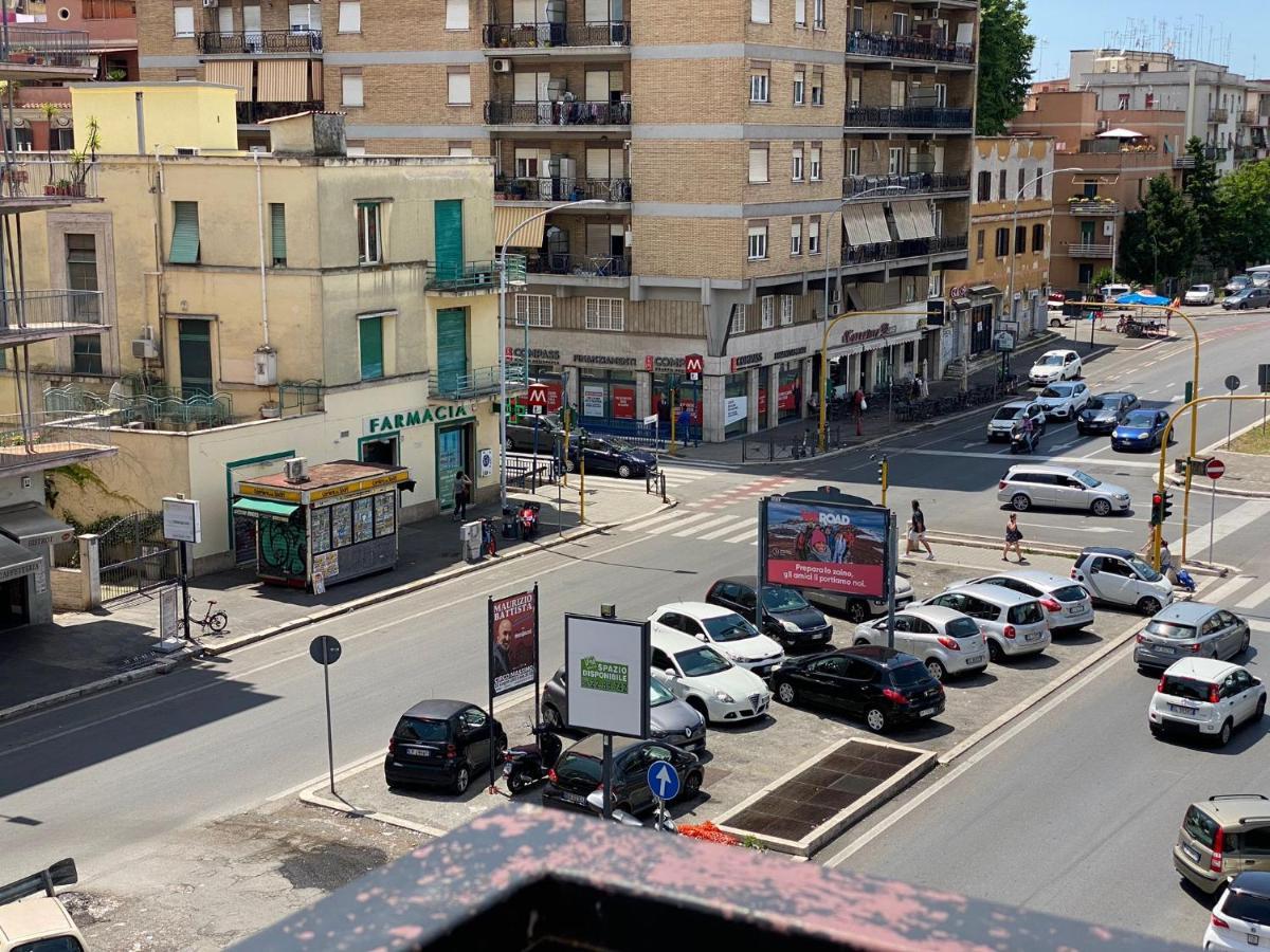 The Italian House In A Pochi Passi Dalla Metro A Leilighet