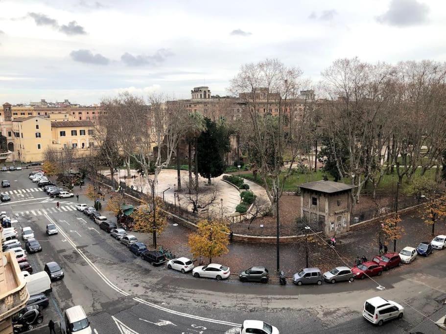 Large In Center Appartamento *