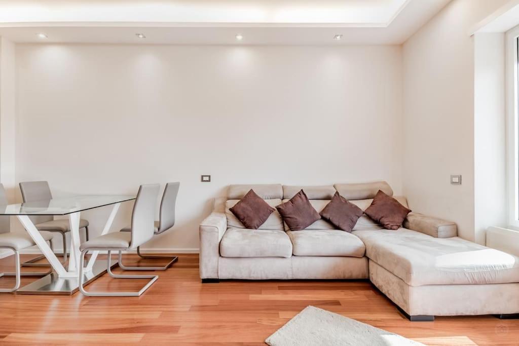 Luxury Front Of Cavalieri Hilton Apartment *