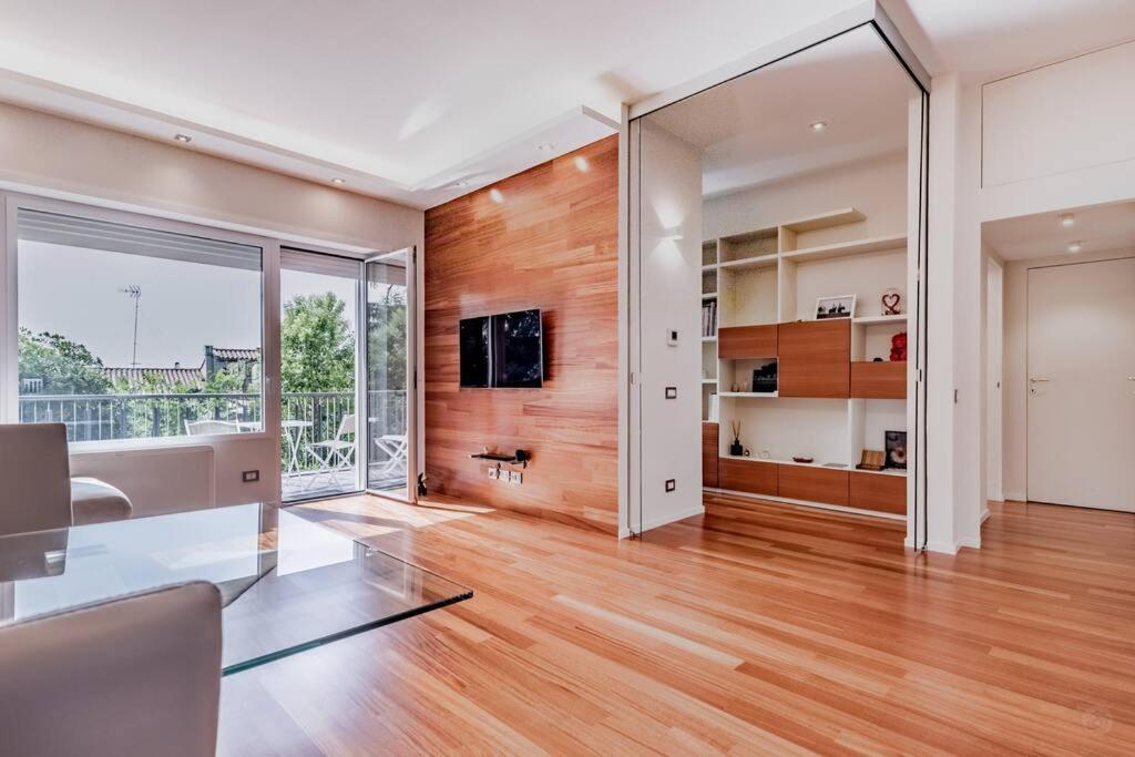 Luxury Front Of Cavalieri Hilton Apartment