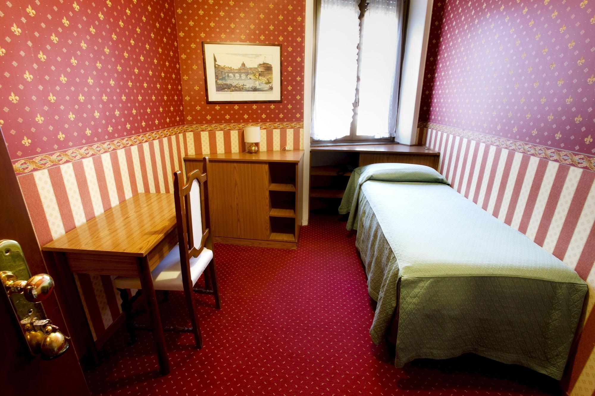 Adriatic Hotel 2*
