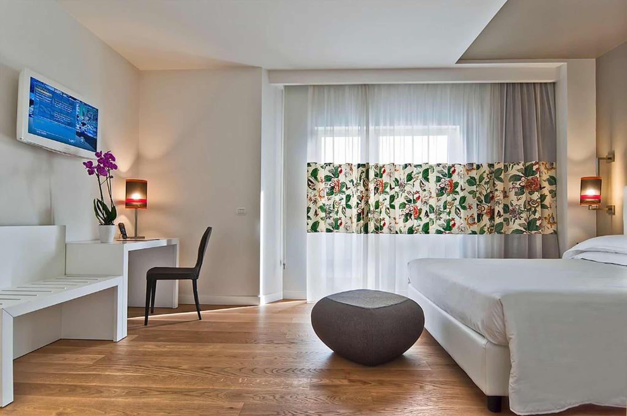Caravel Hotel