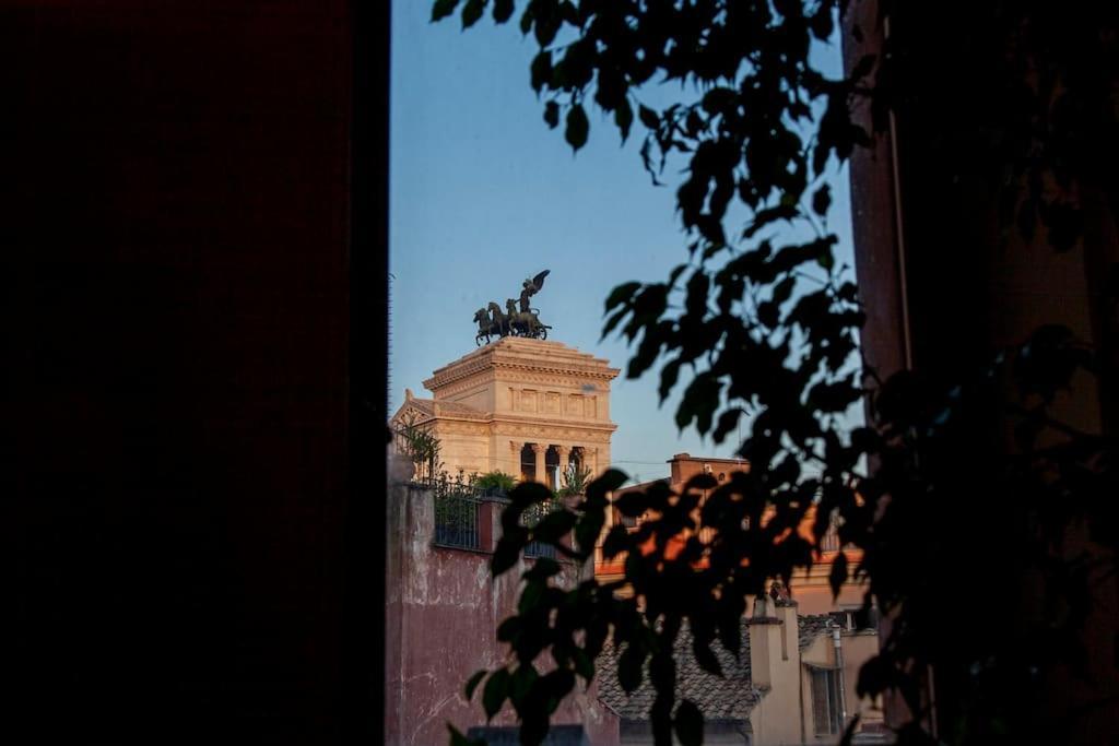 Peaceful In Piazza Venezia's Alleys