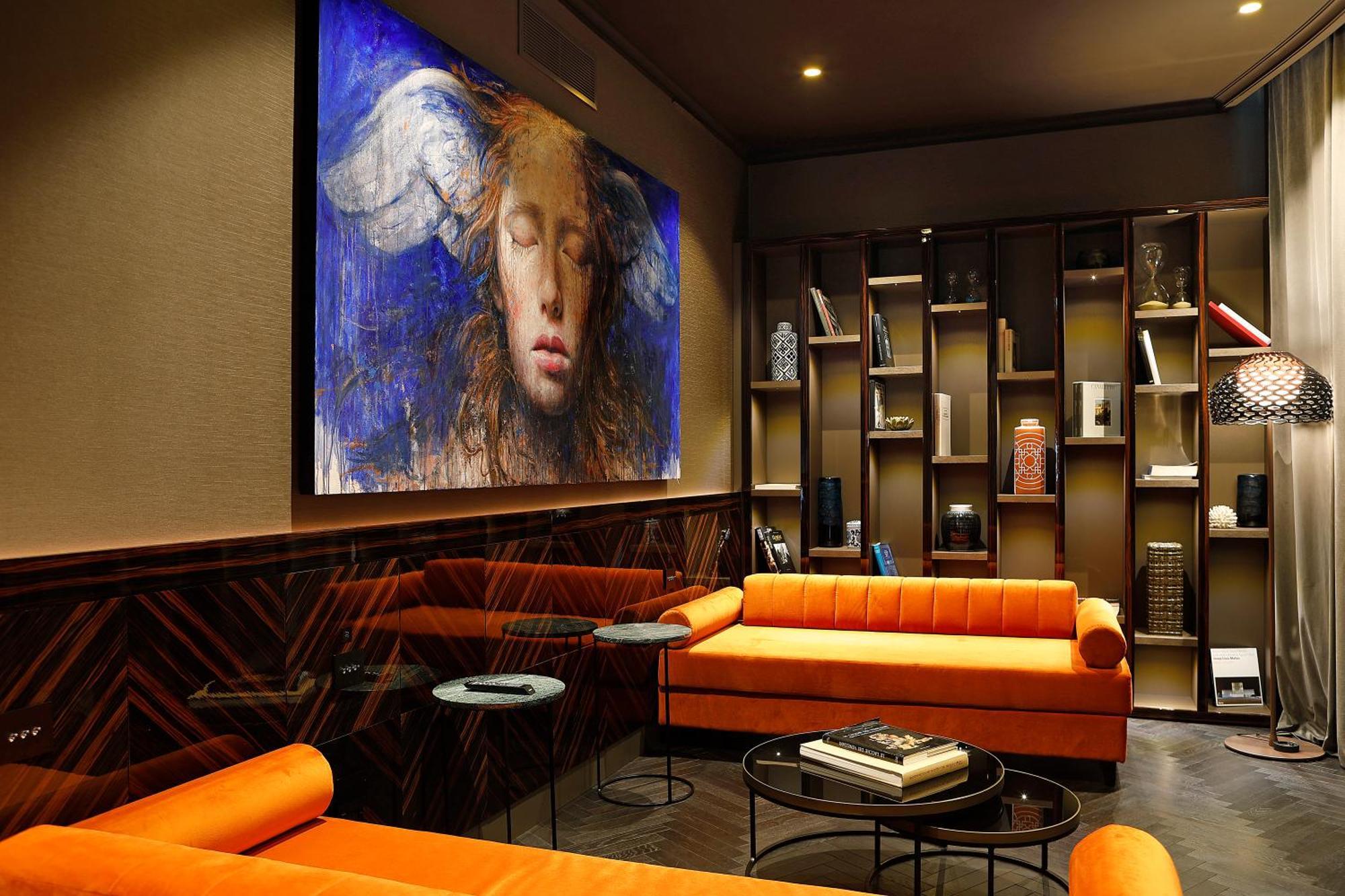 U-visionary Hotel