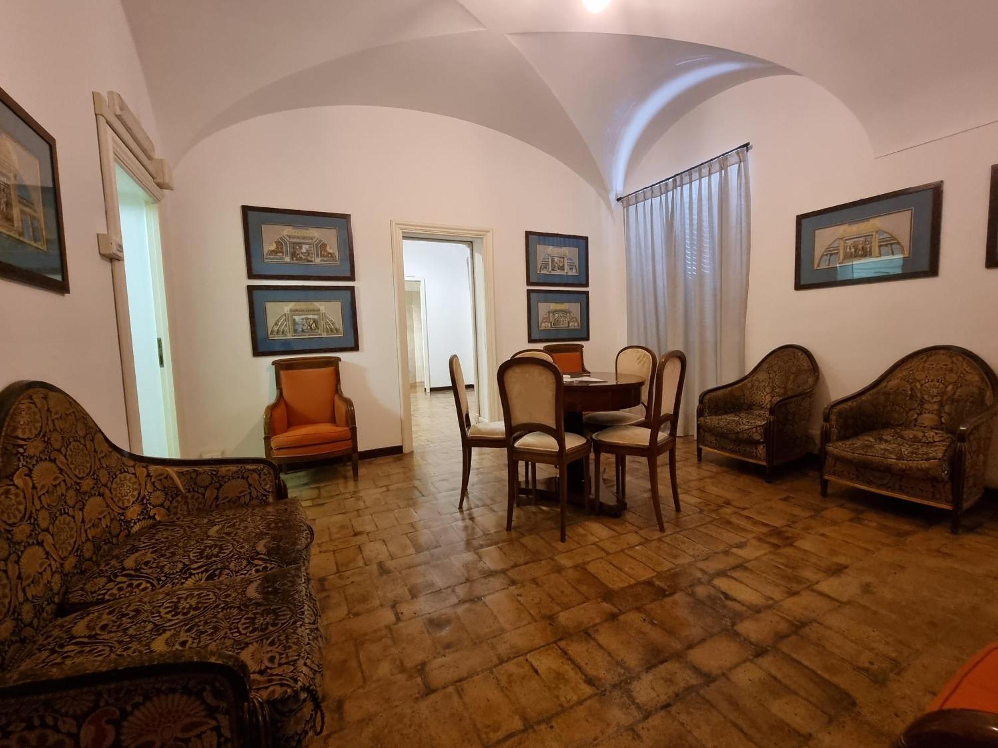Luxury 2 Bedroom In The Heart Of Apartment *
