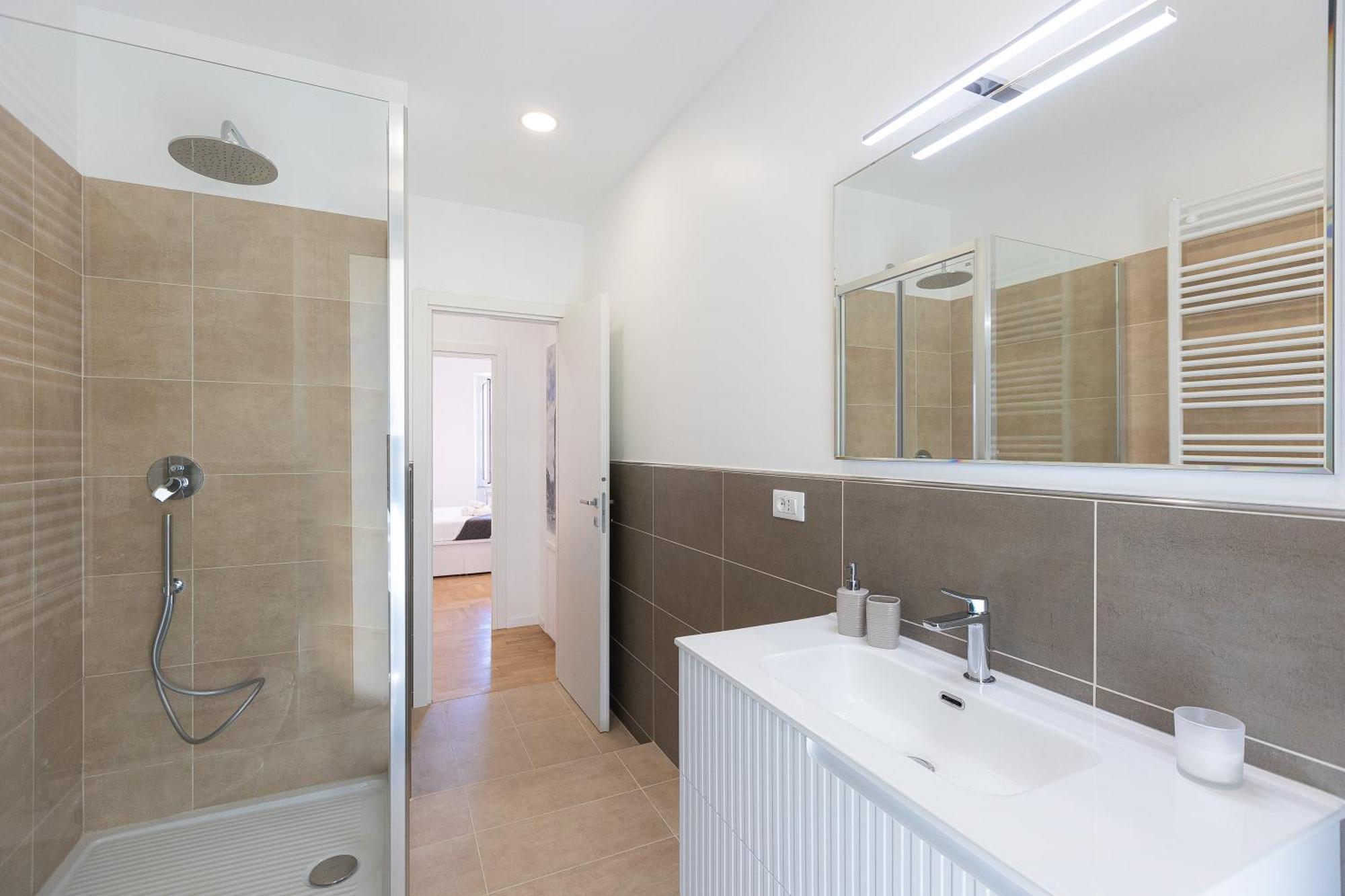 Colosseo Modern By In Apartamento