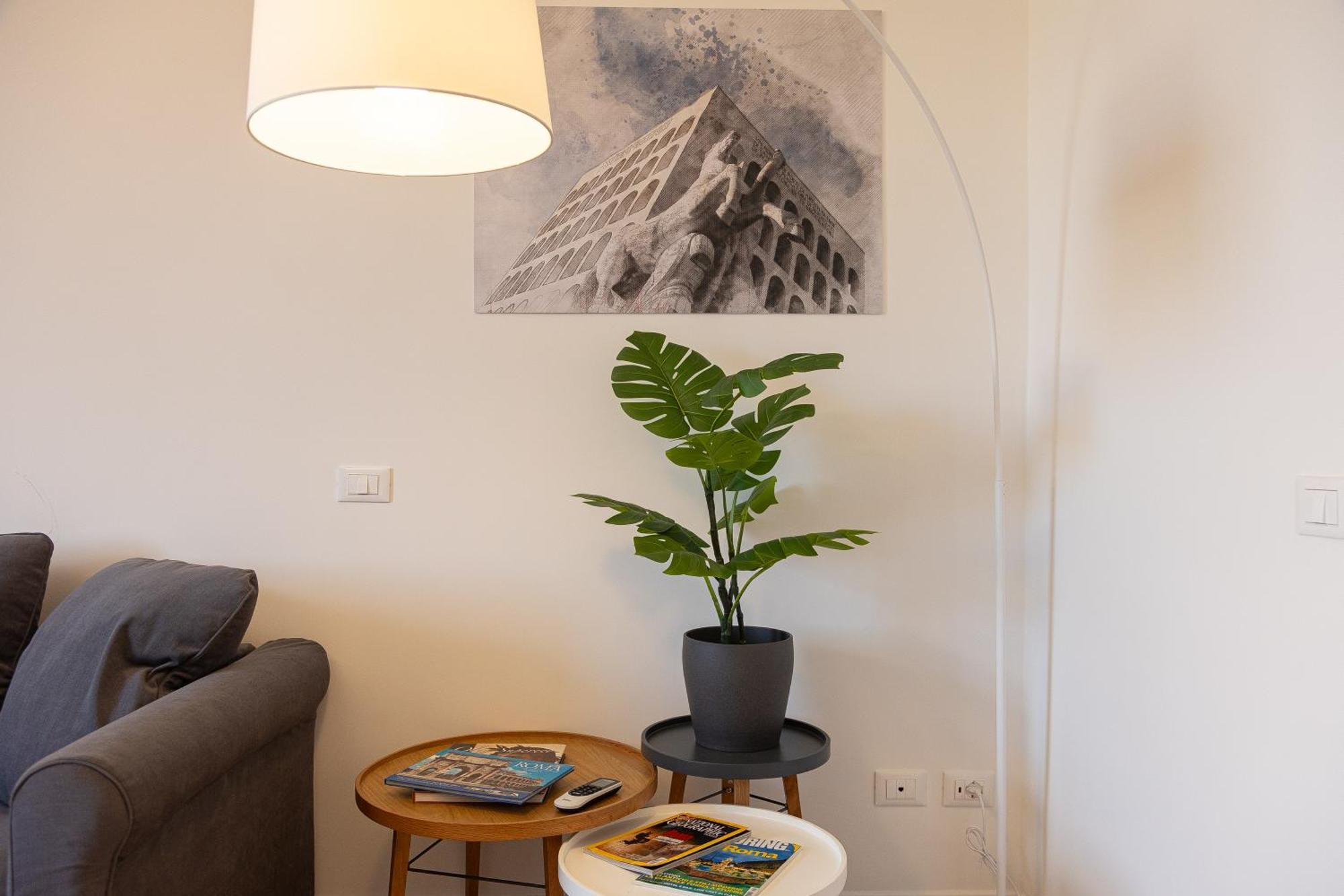 Colosseo Modern By In Roma