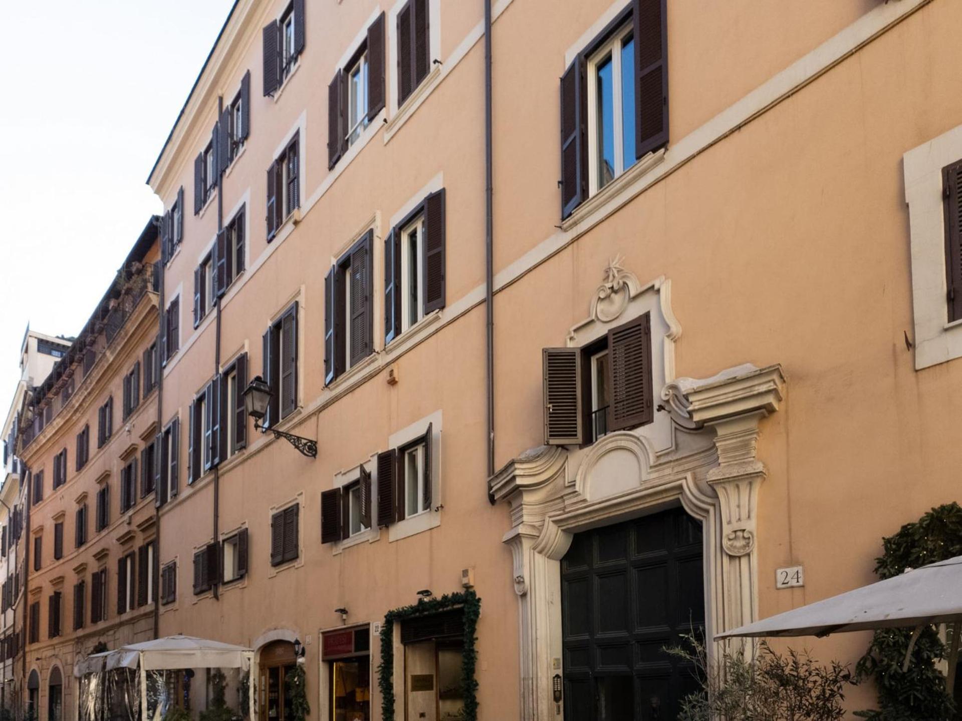 The Rent - Spacious Two-bedroom In Old Town Roma