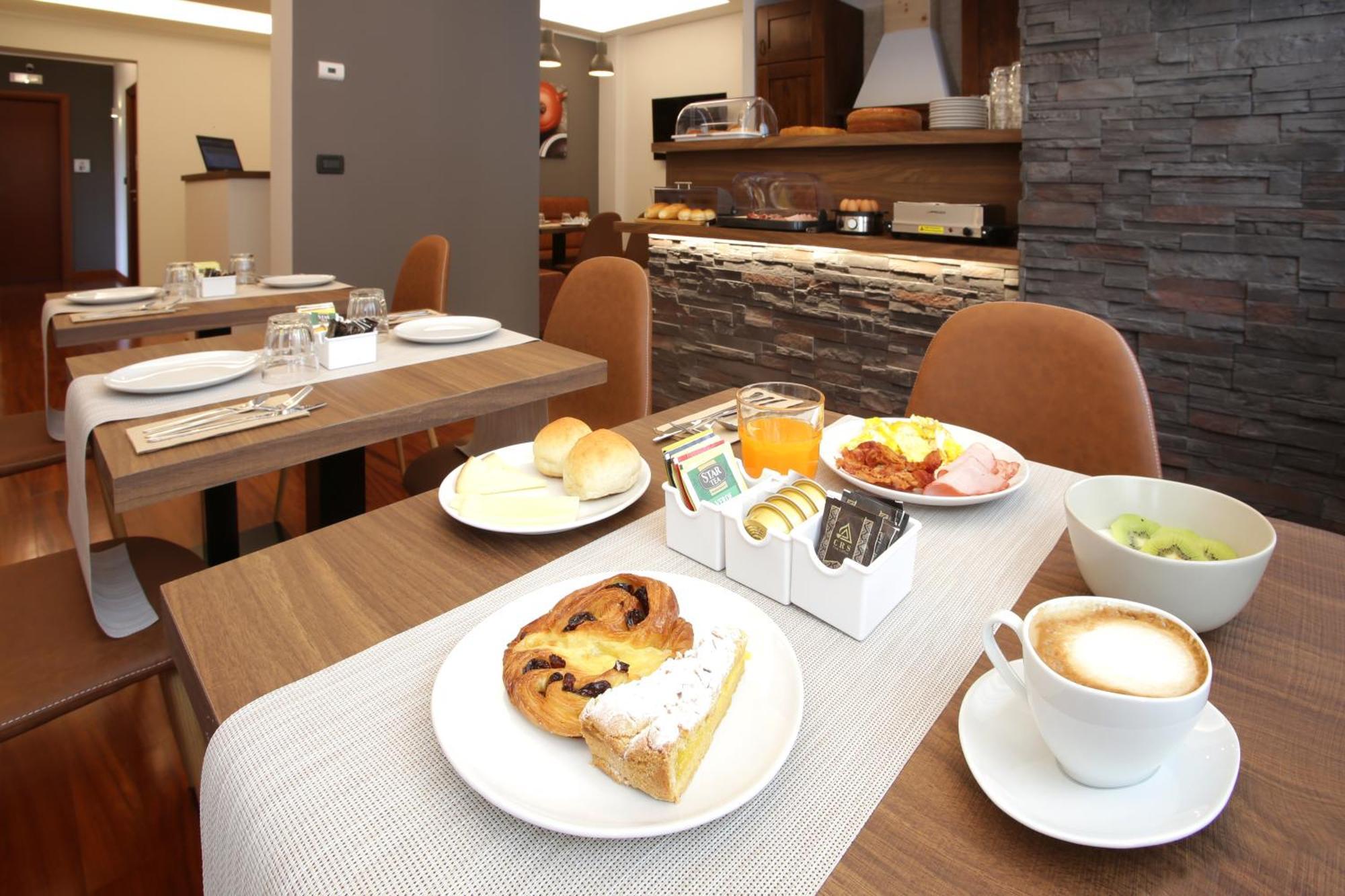 Bed & Breakfast J24 2*