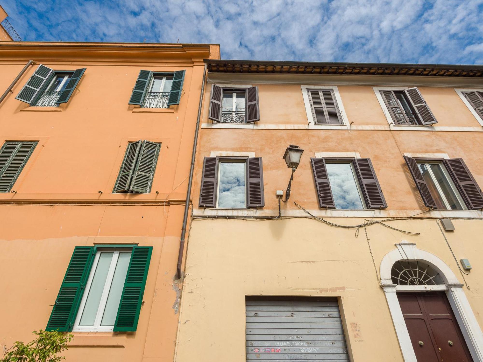 Sales In Trastevere Appartamento *