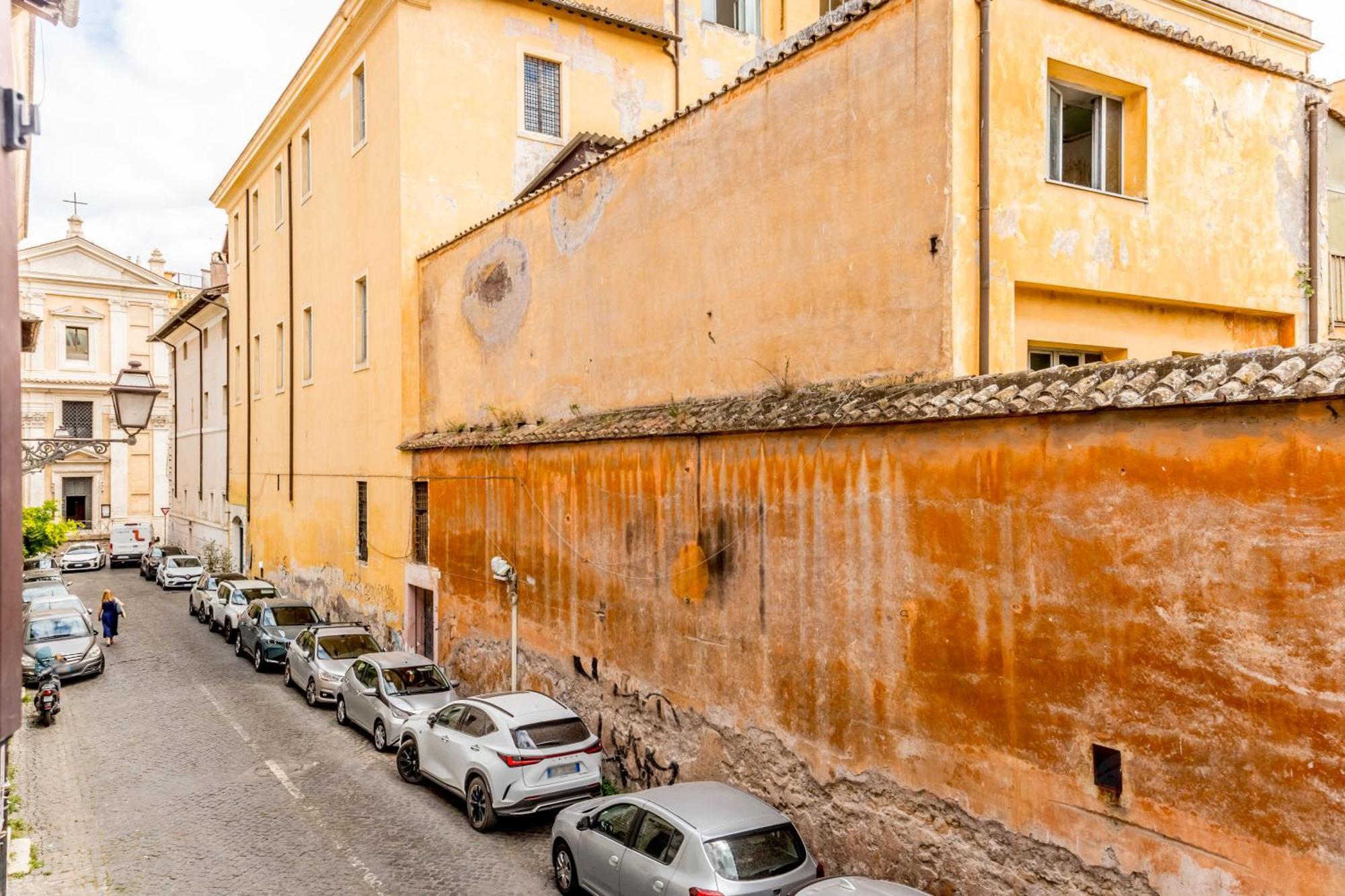 Sales In Trastevere Appartamento