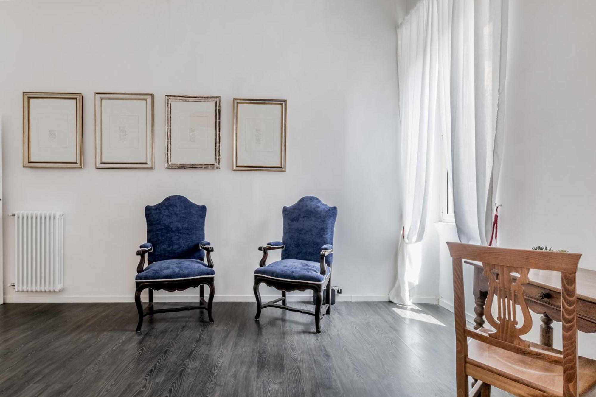 Sales In Trastevere * Roma
