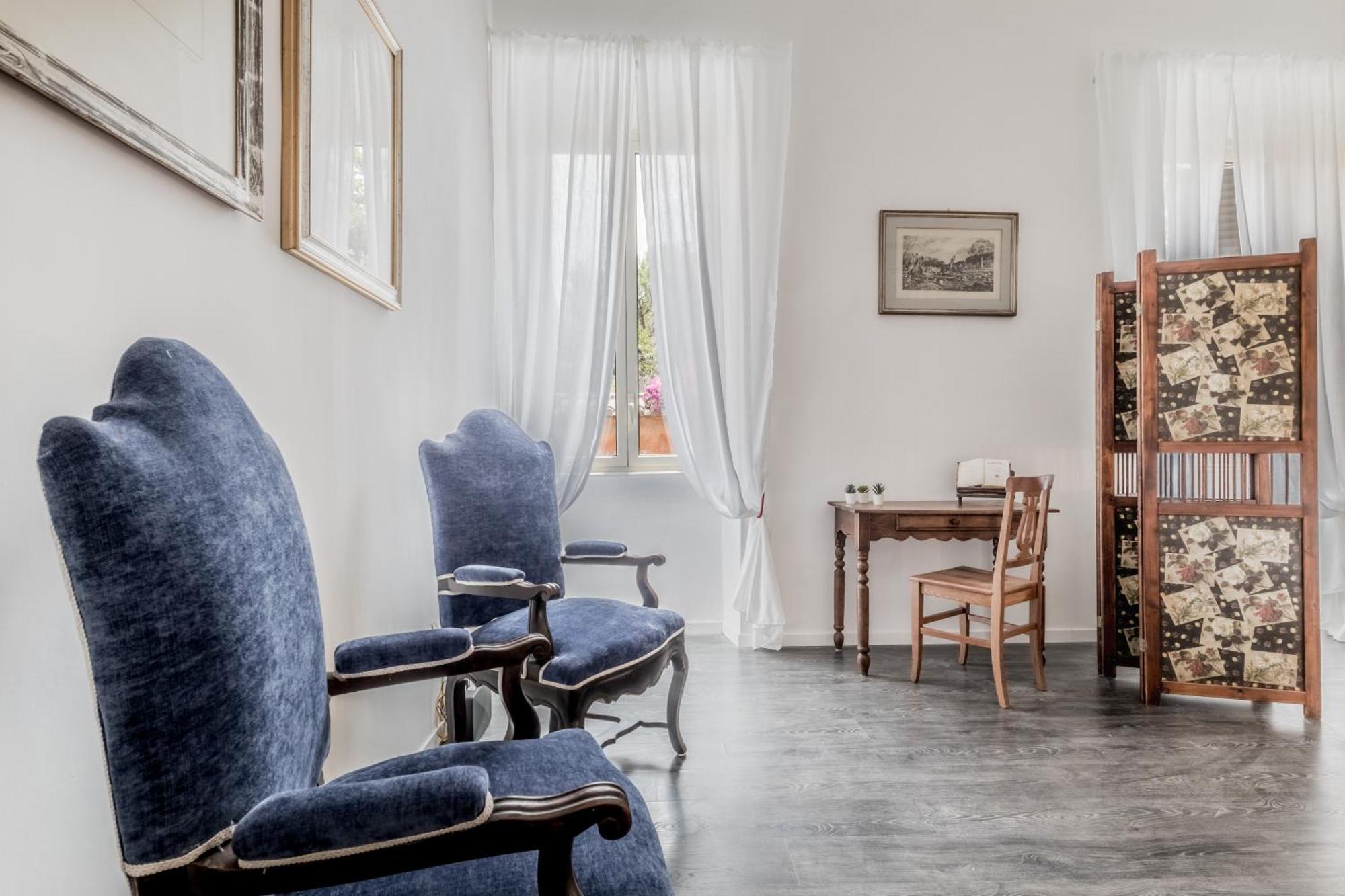 Sales In Trastevere * Roma