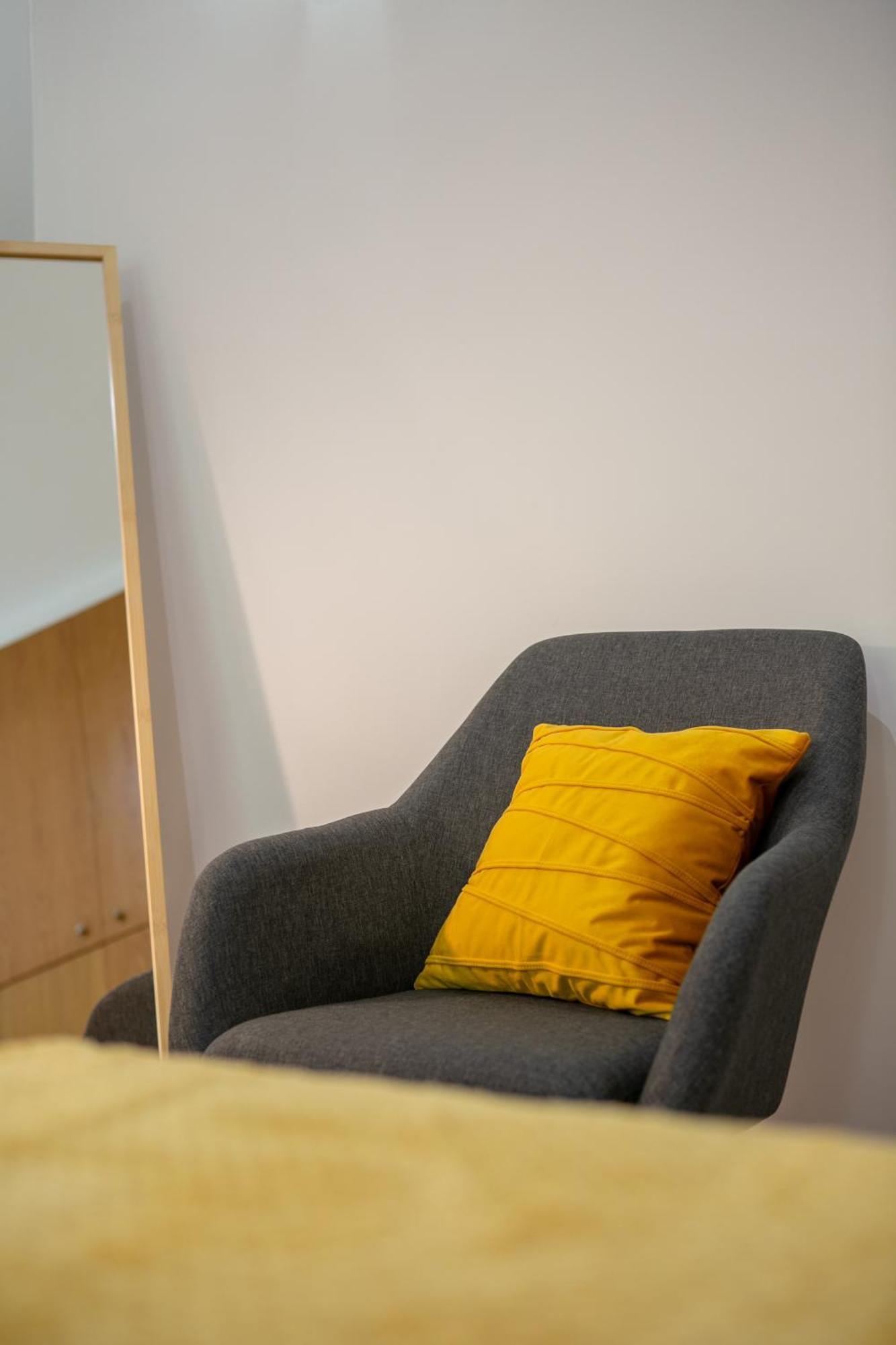 Mustard S Camillo - Homes * Rom