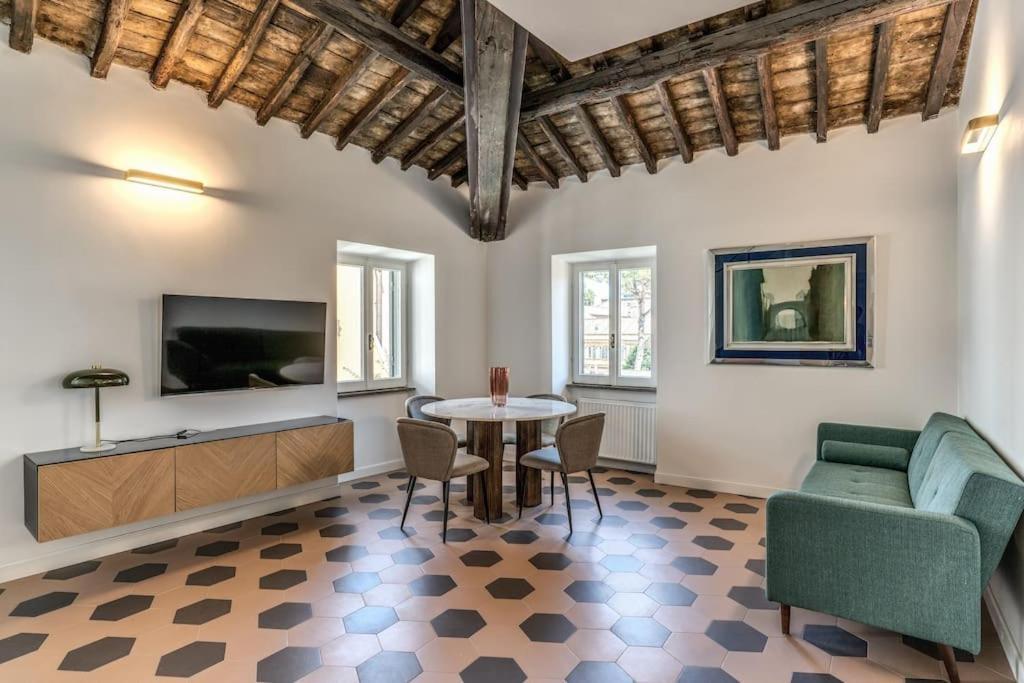 Cisterna 9 * Rome