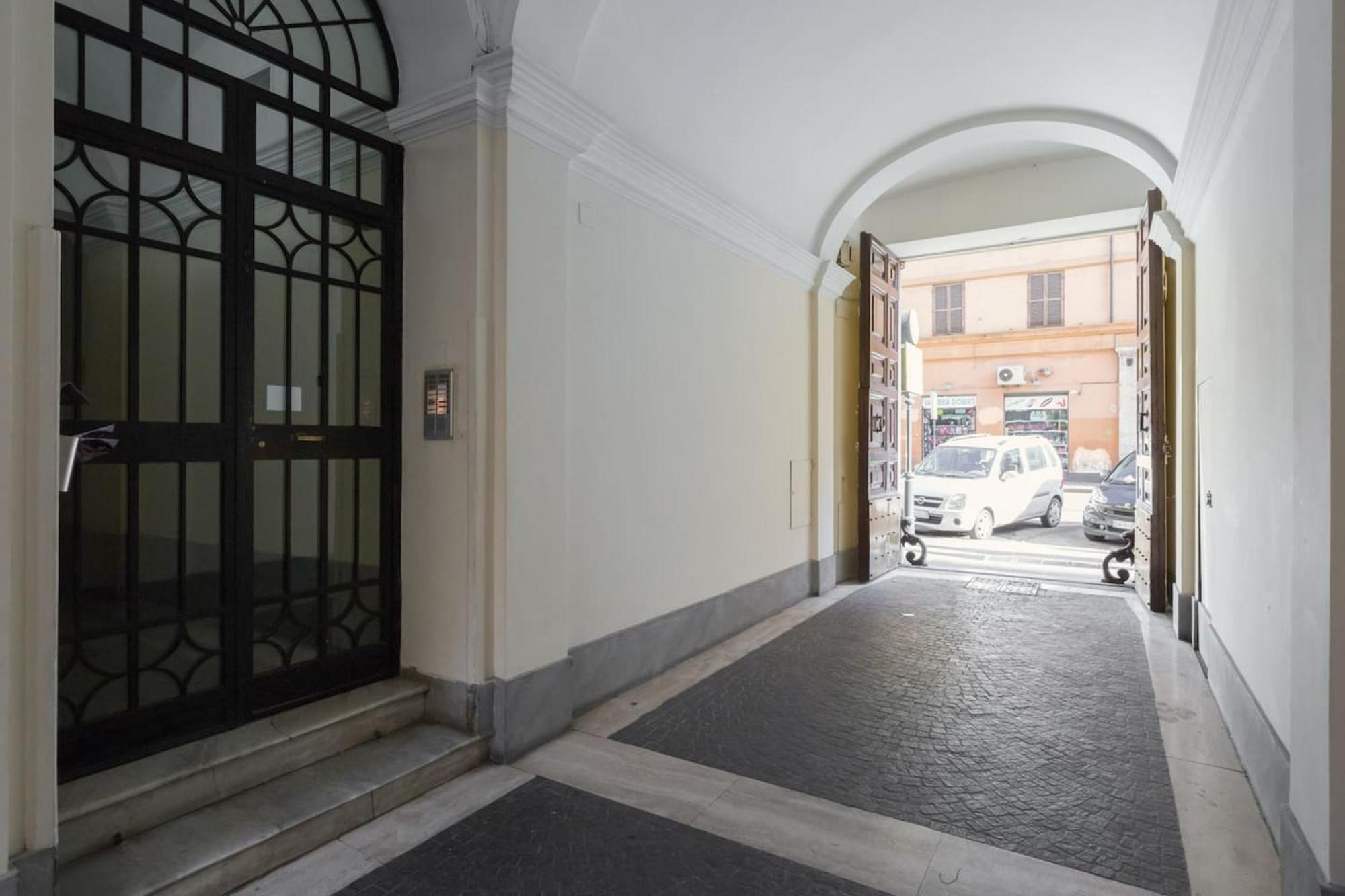 Modern In With Balcony And View * Roma