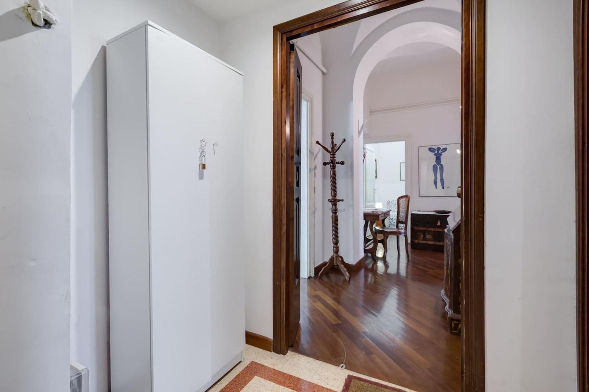 Appartamento Modern In With Balcony And View