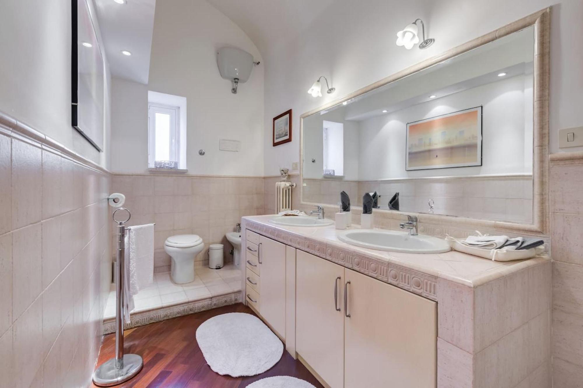Modern In With Balcony And View Appartamento *