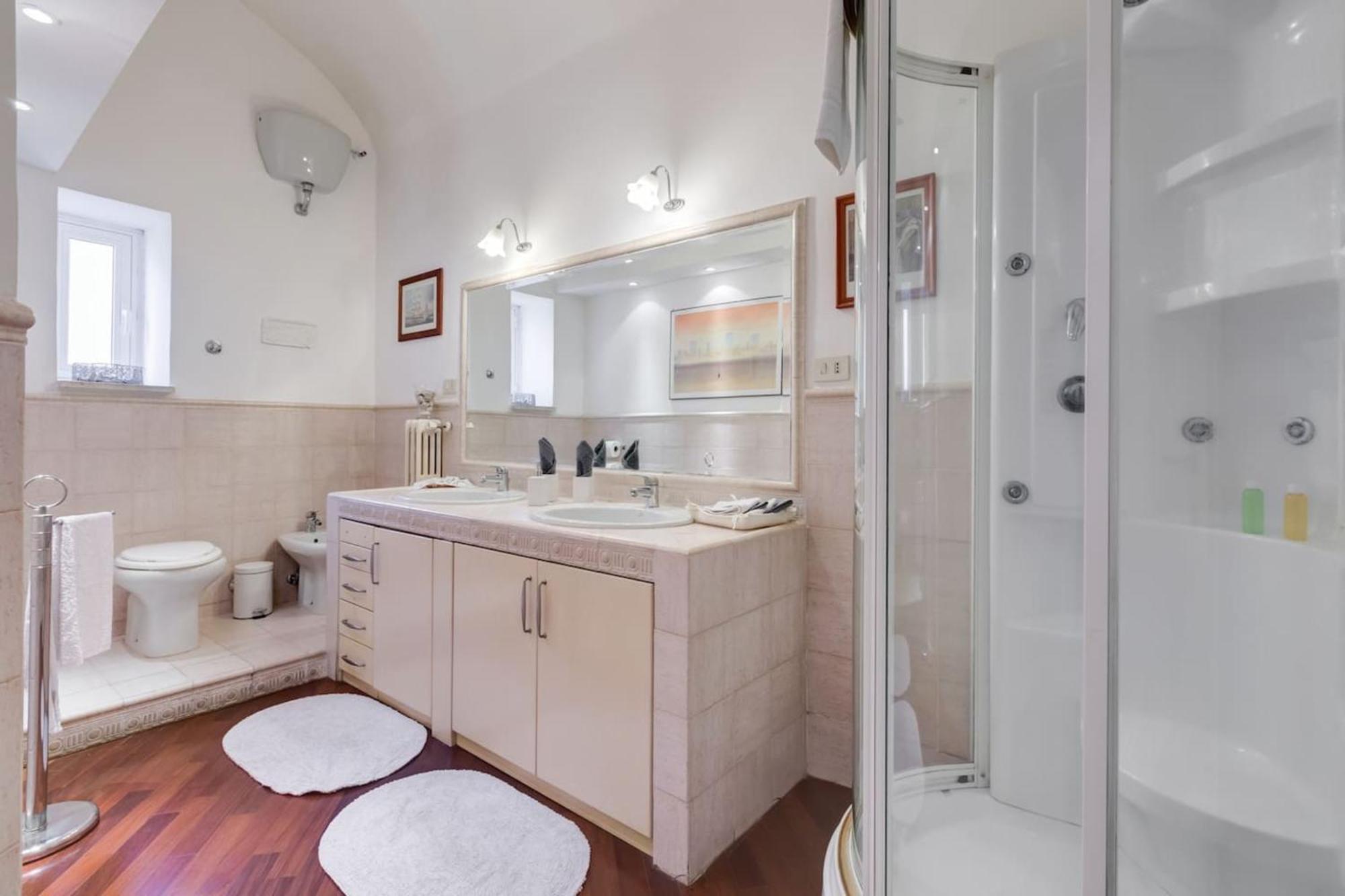 Appartamento Modern In With Balcony And View *