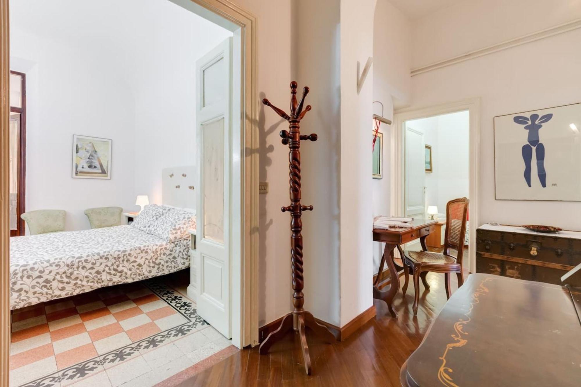 Modern In With Balcony And View Roma