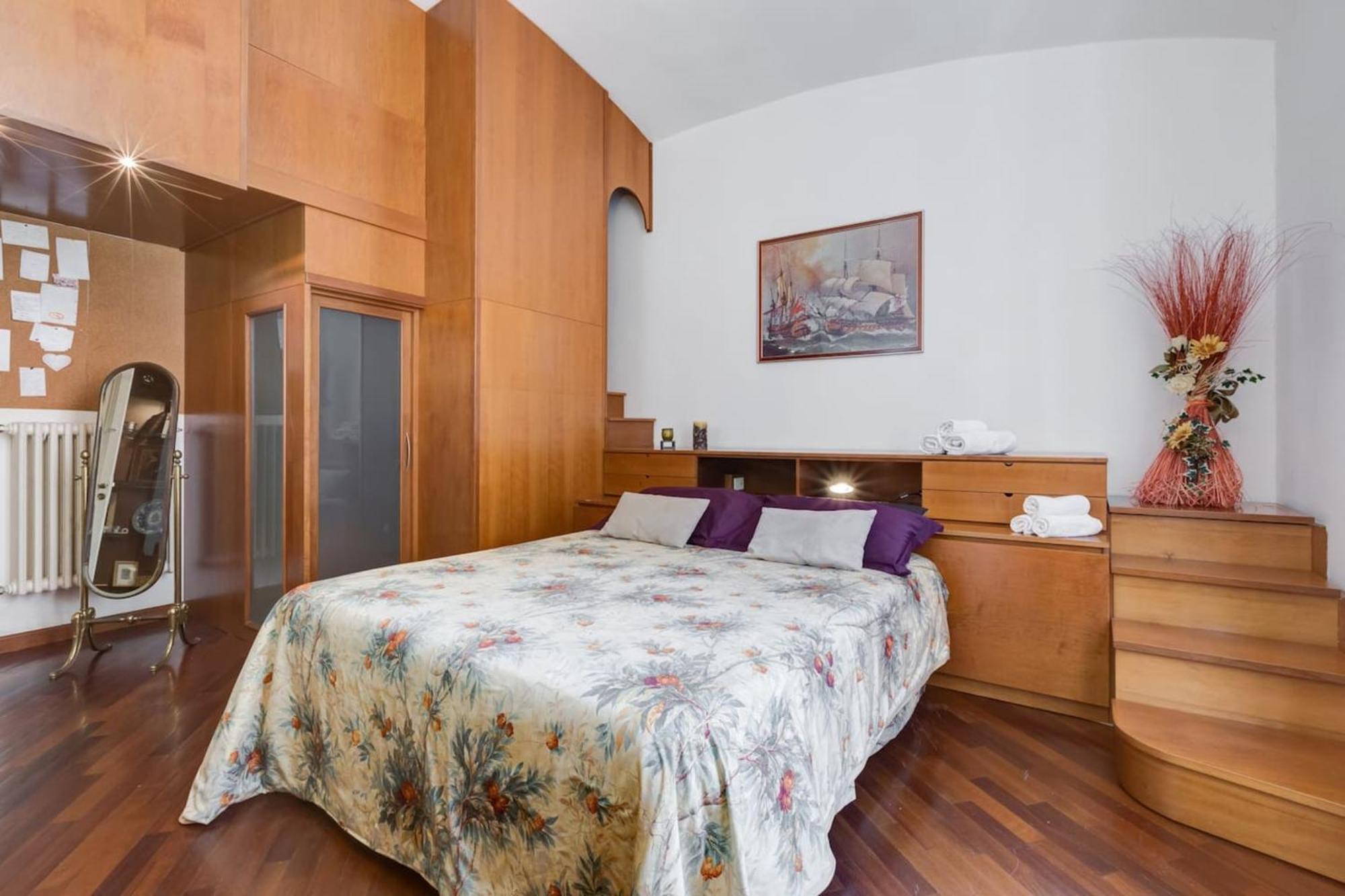 Modern In With Balcony And View Roma
