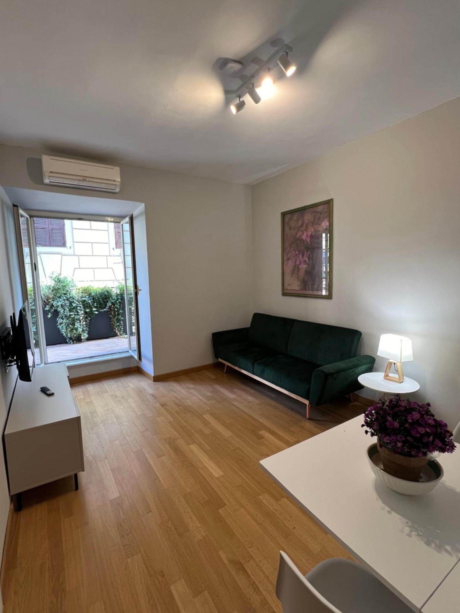 Savoia Design With Terrace - Center Apartment Rom