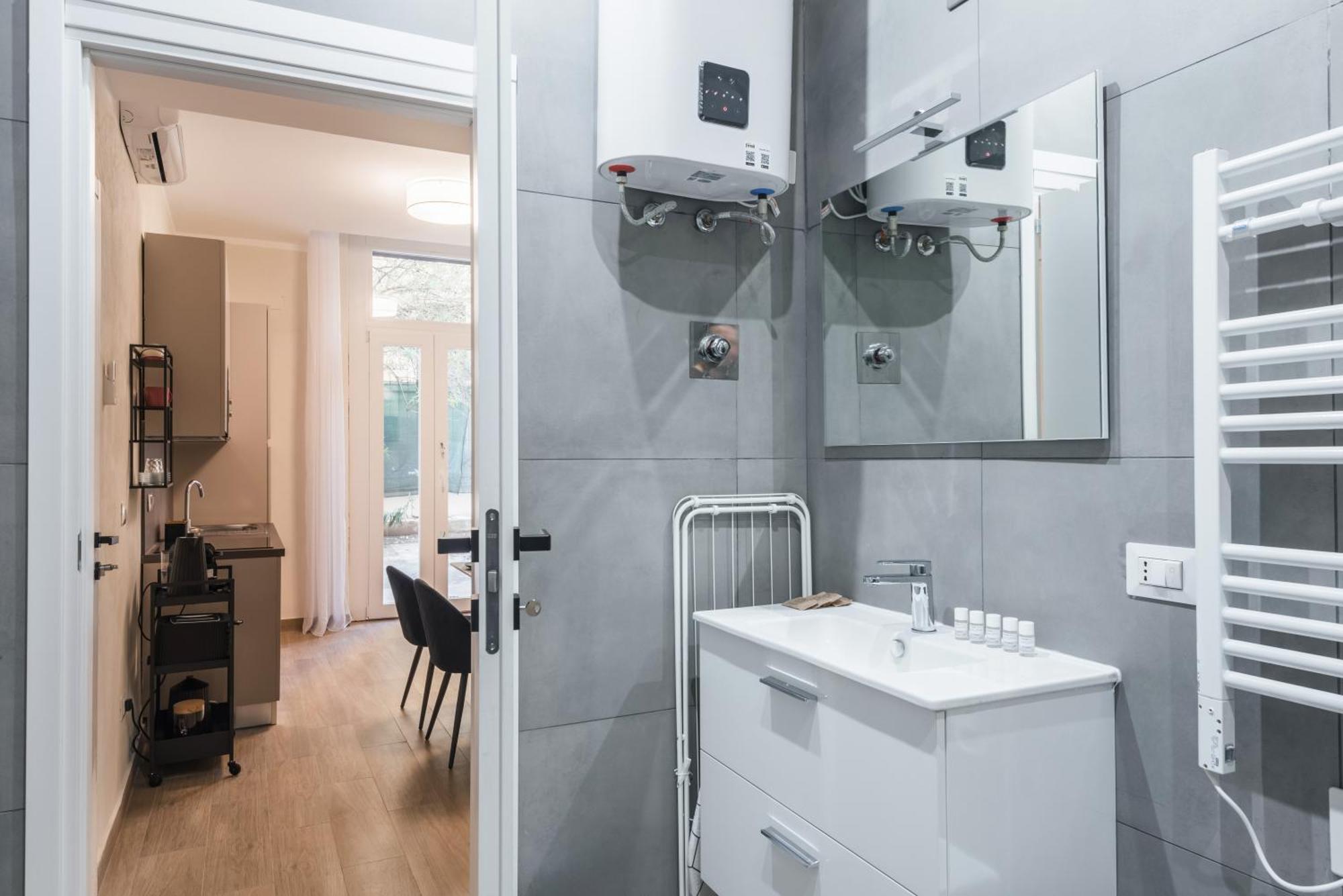 C1 Class Apartments, 2 Delux, Max 6 Persone Distante 15 Minuti A Piedi Da Fontana Di Trevi * Rome