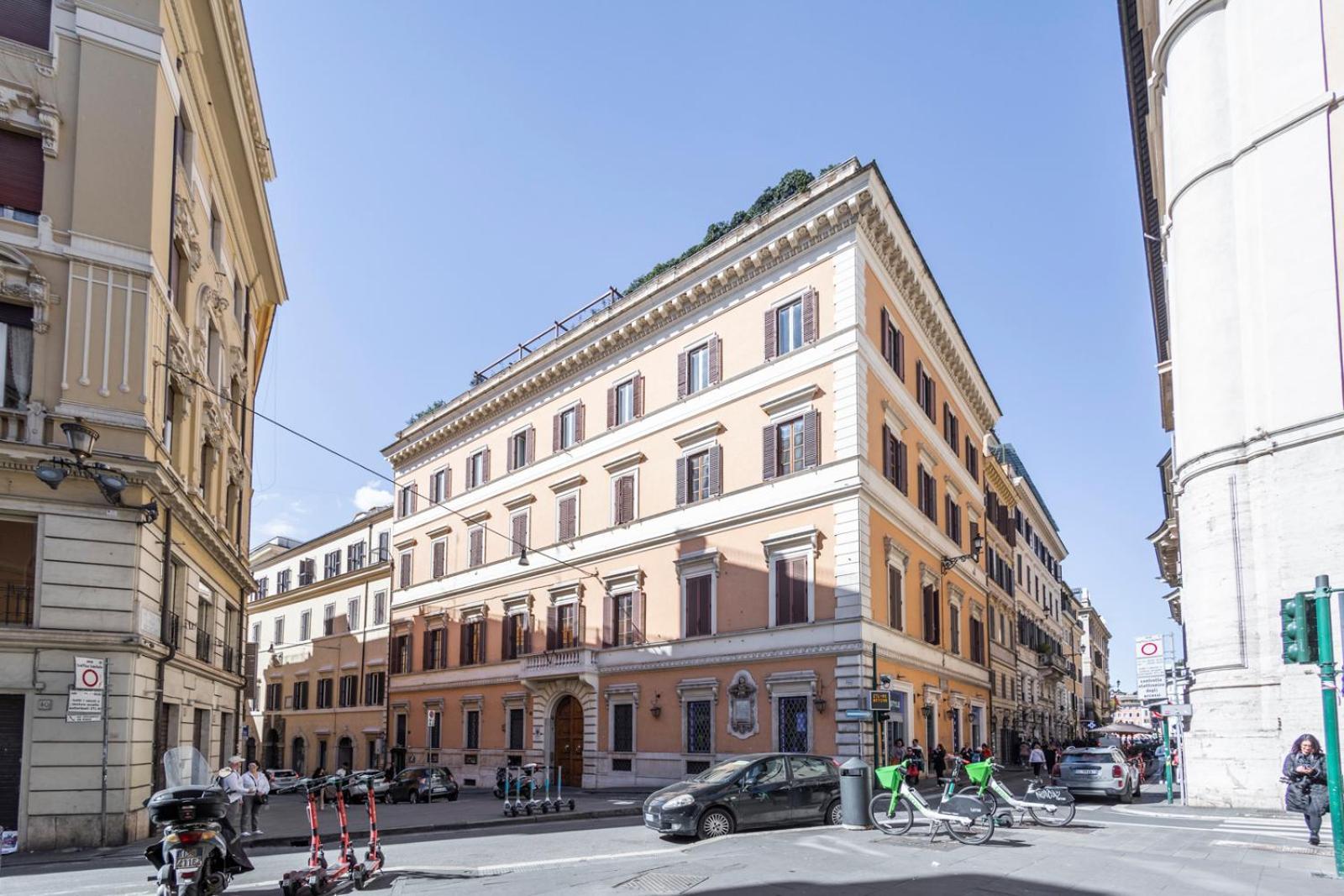 Spagna Luxury - Trevi Fountain Roma