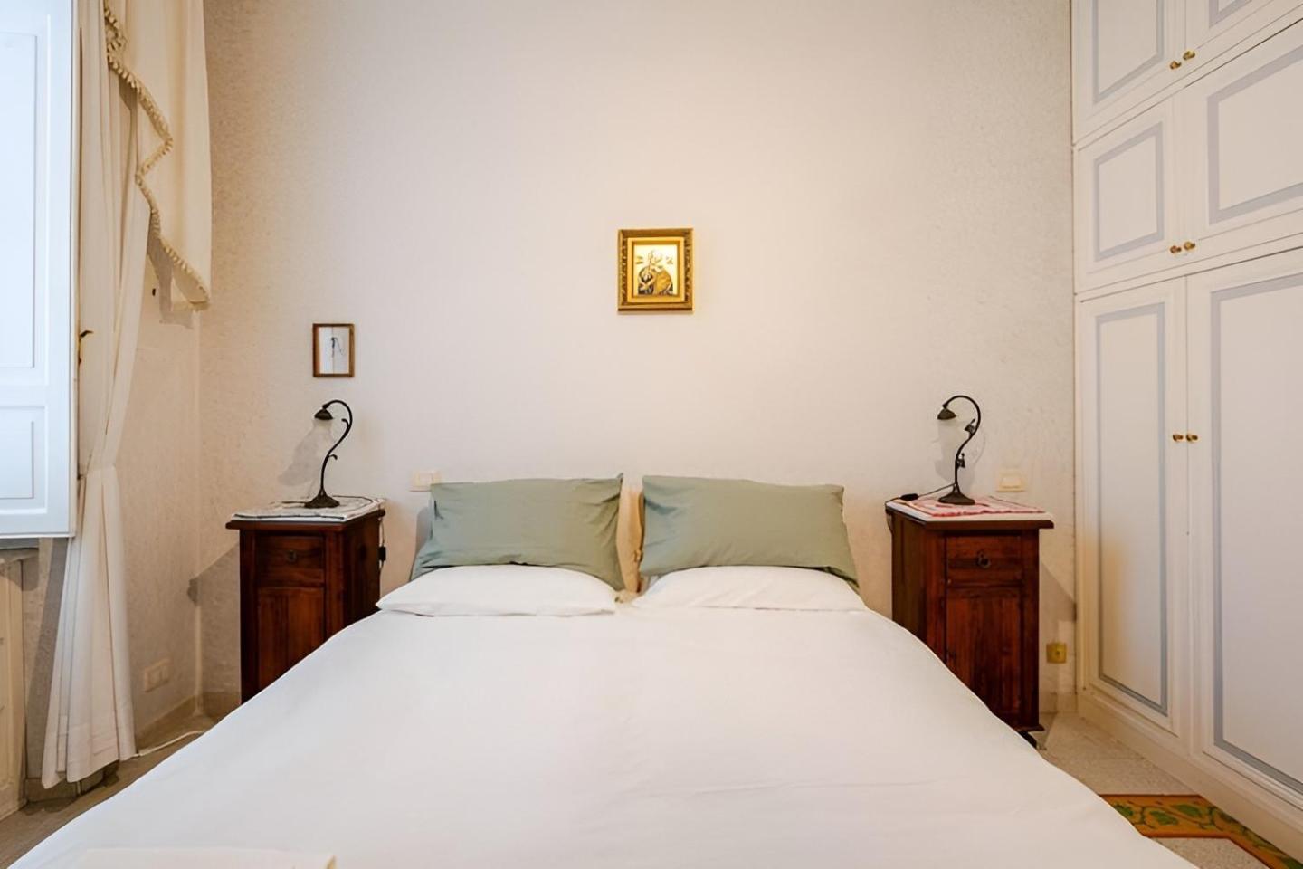 S.pietro Elvira's Retro Apartment *