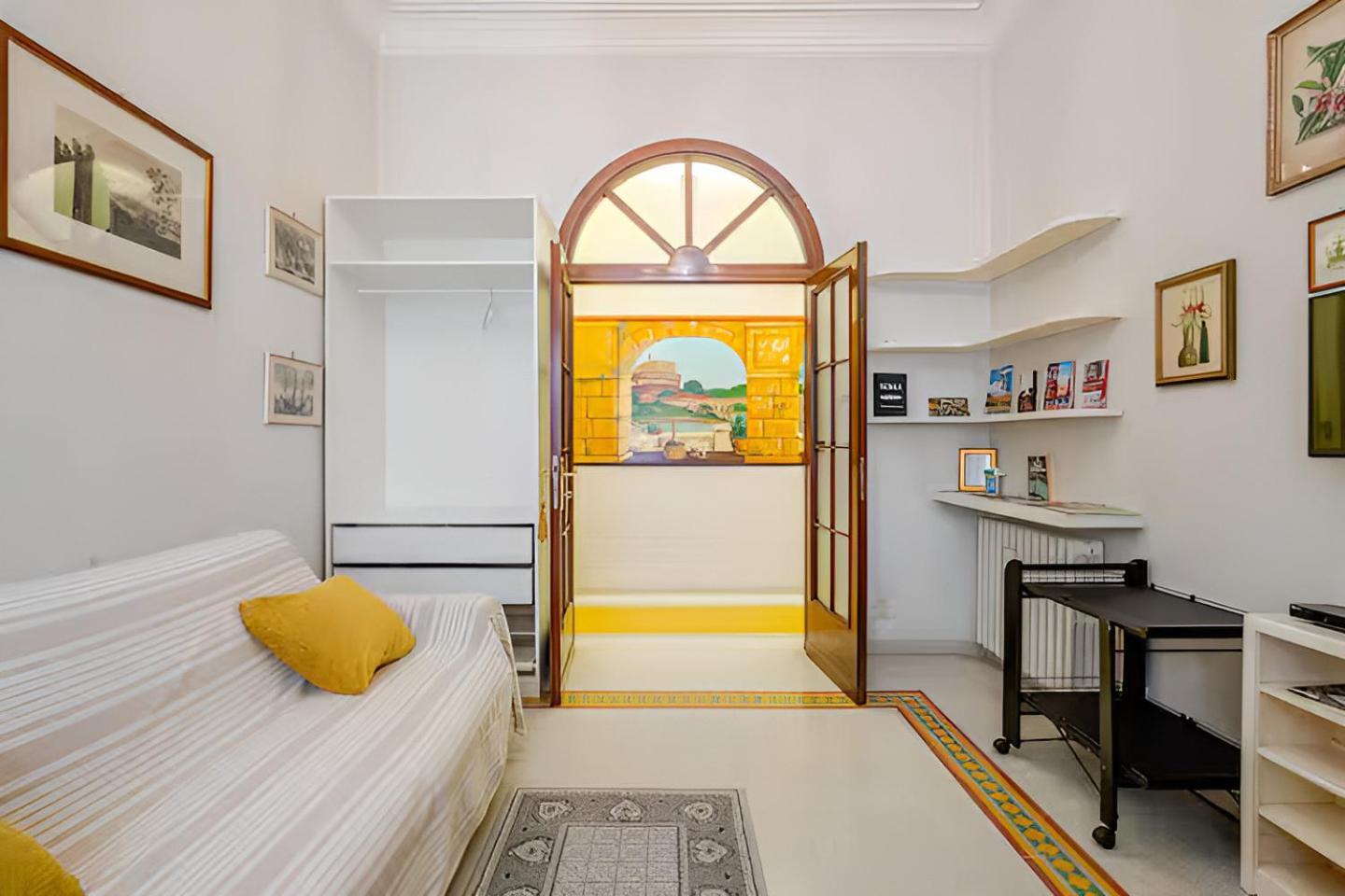 S.pietro Elvira's Retro Apartment