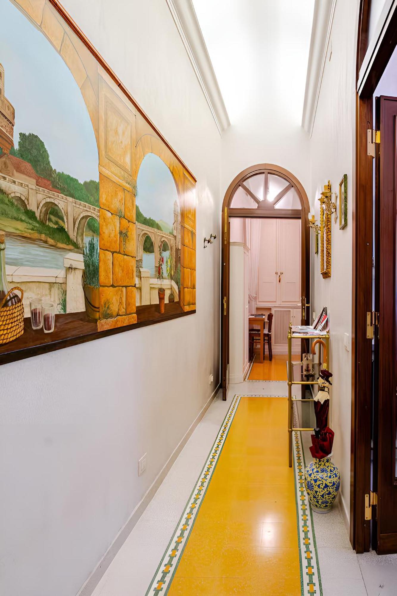 S.pietro Elvira's Retro * Rome